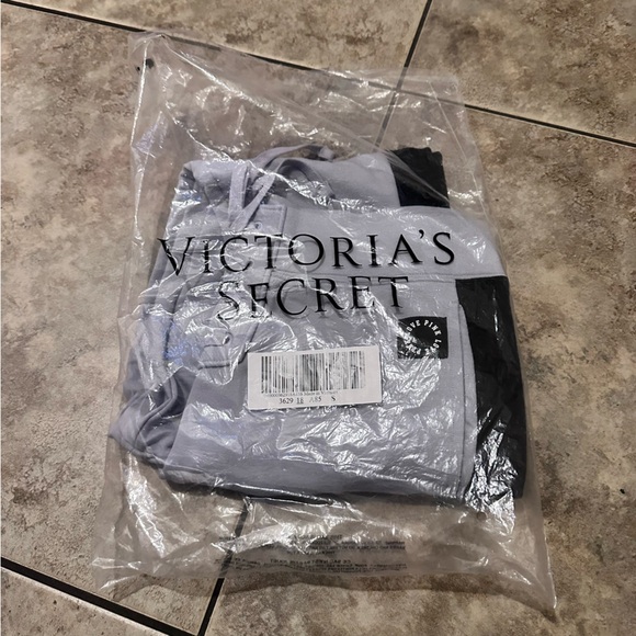 PINK Victorias Secret Lavender Skinny Collegiate Joggers - Picture 4 of 6